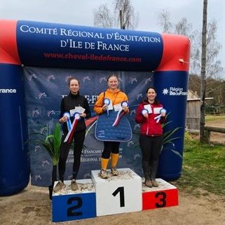 Podium d'un concours du comité régional d'équitation d'Île-de-France.