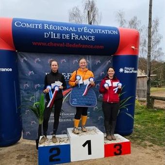 Podium d'un concours du comité régional d'équitation d'Île-de-France.